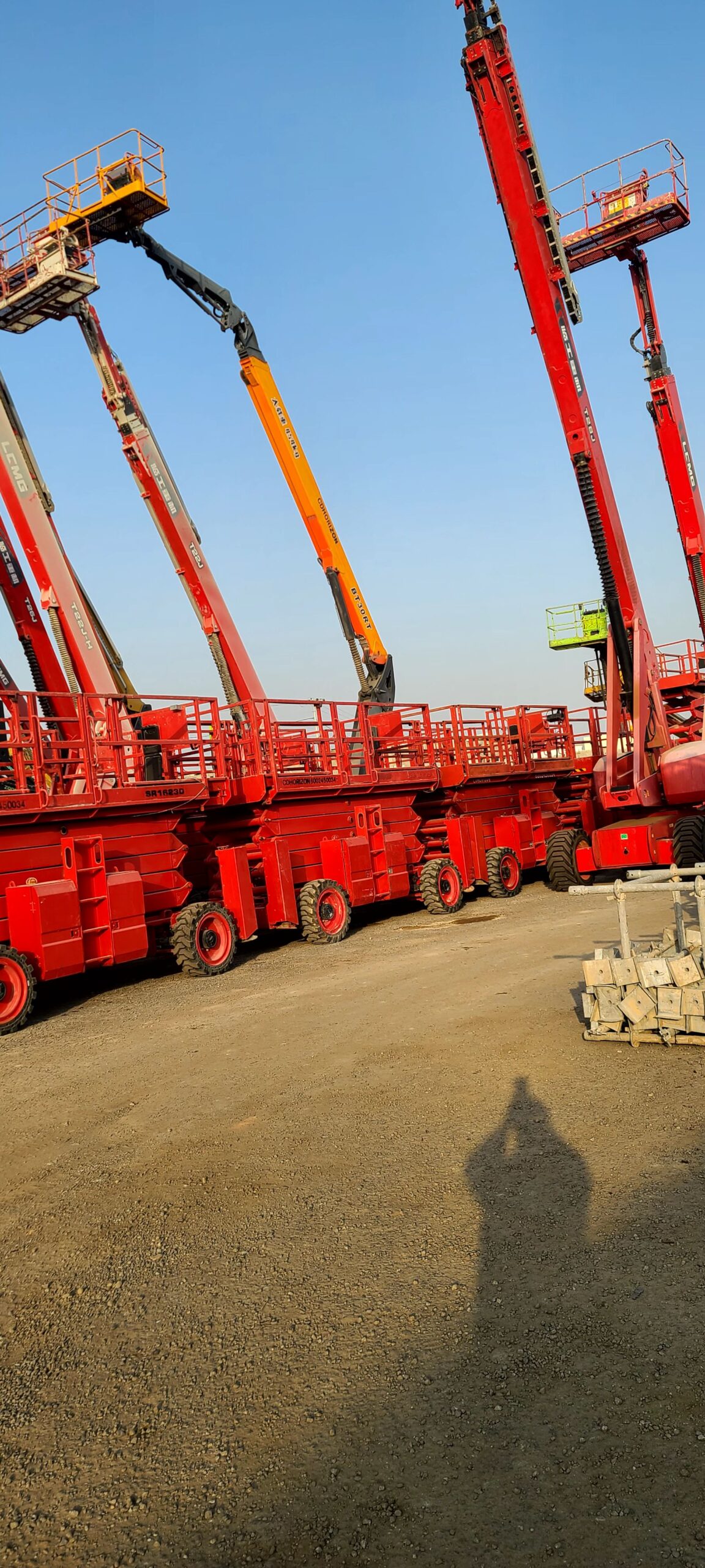 سيزر لفت ومان لفت ورافعات شوكيه وجي سي بي وكرينات