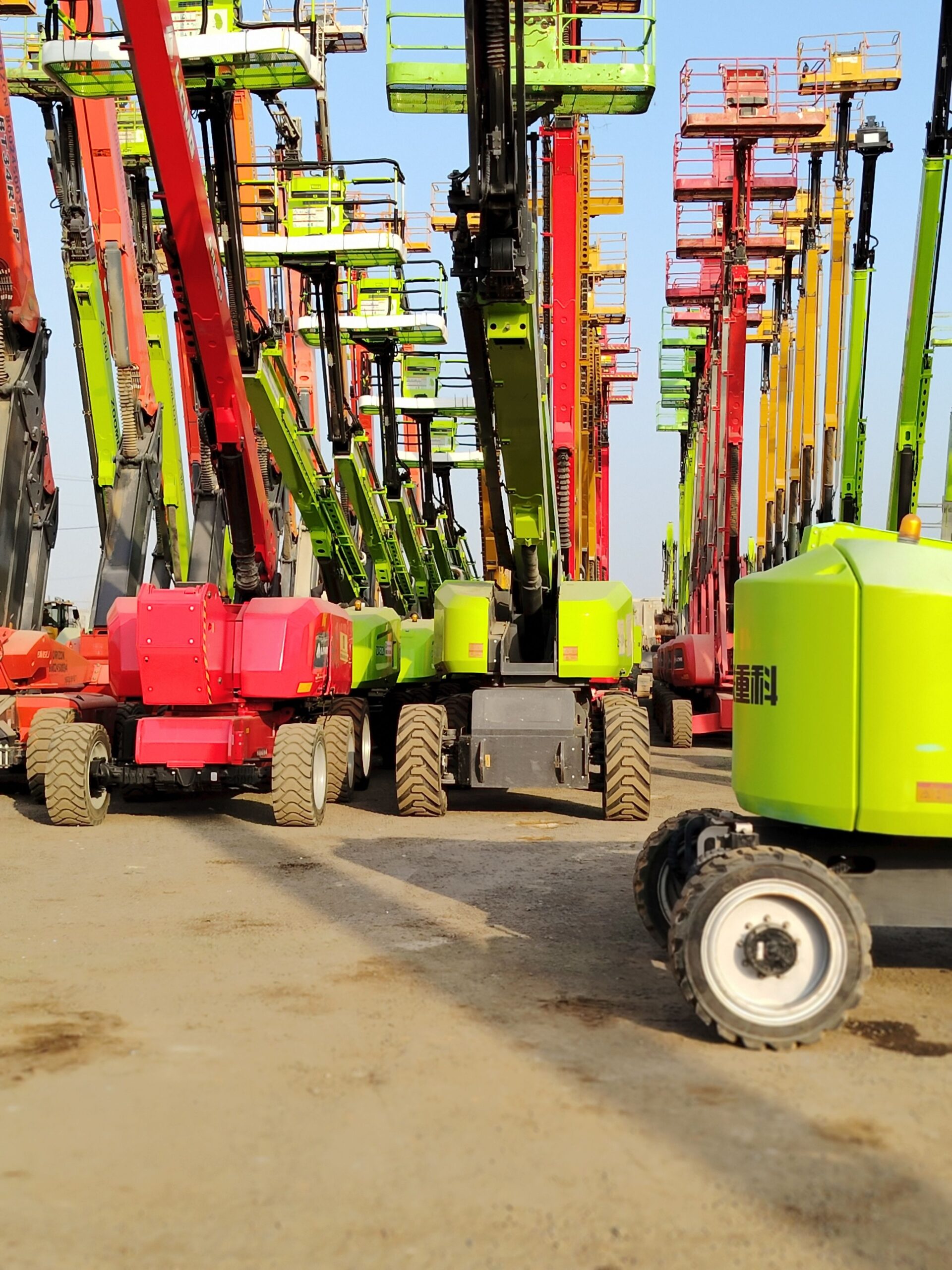 سيزرلفت ومان لفت ورافعات شوكيه وتيليهندلر جي سي بي