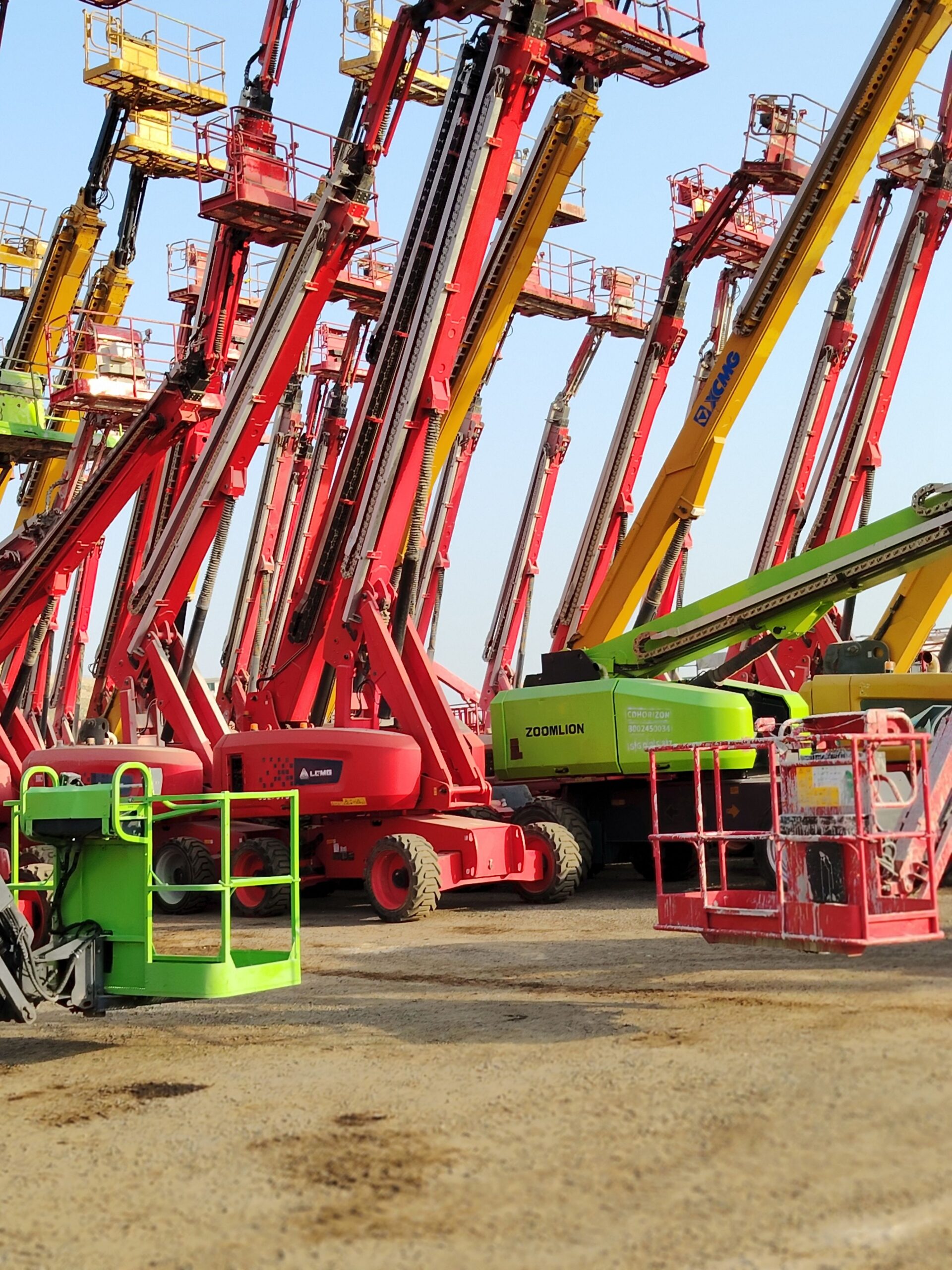 سيزرلفت ومان لفت ورافعات شوكيه وتيليهندلر جي سي بي