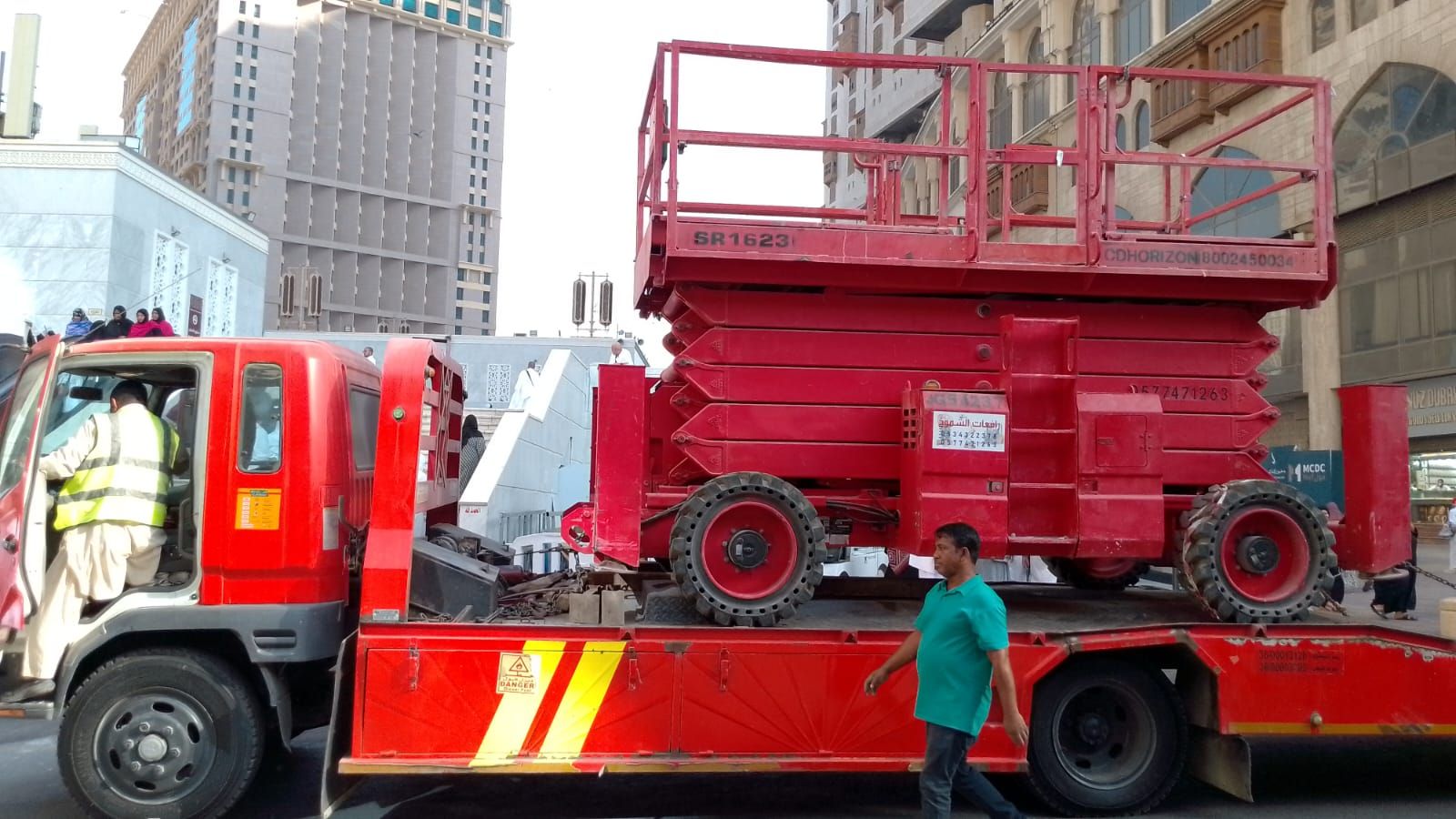 سيزرلفت ومان لفت ورافعات شوكيه وتيليهندلر جي سي بي