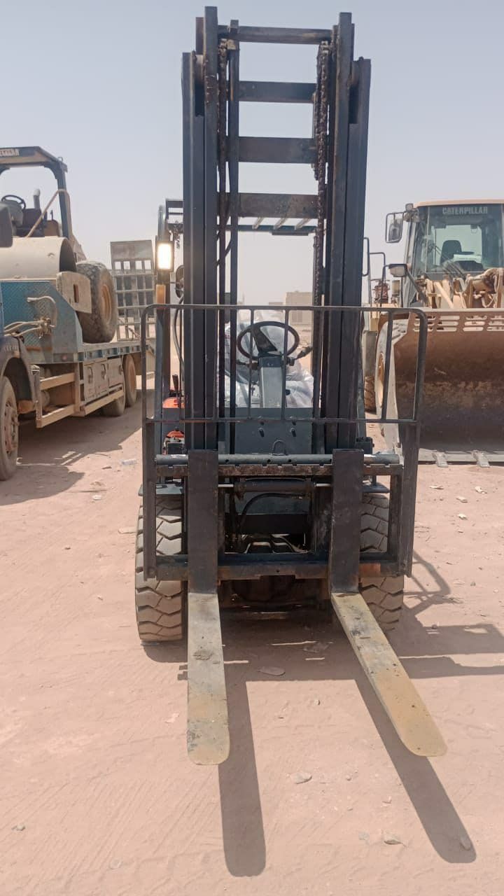 Forklift for rental in Dammam 16ton 20ton 25ton