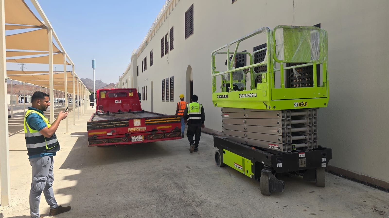 مان لفت وسيزر لفت ورافعات للايجار.. scissor lifts