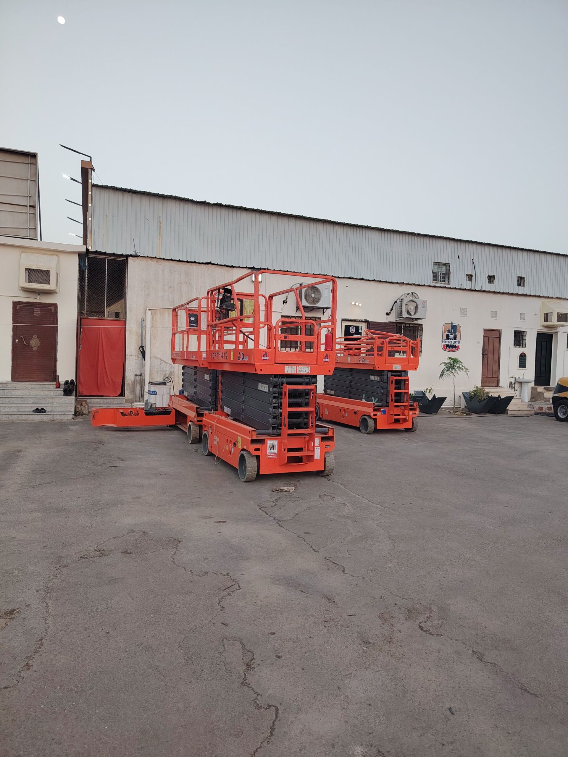 سيزر لفت ومان لفت ورافعات شوكيه