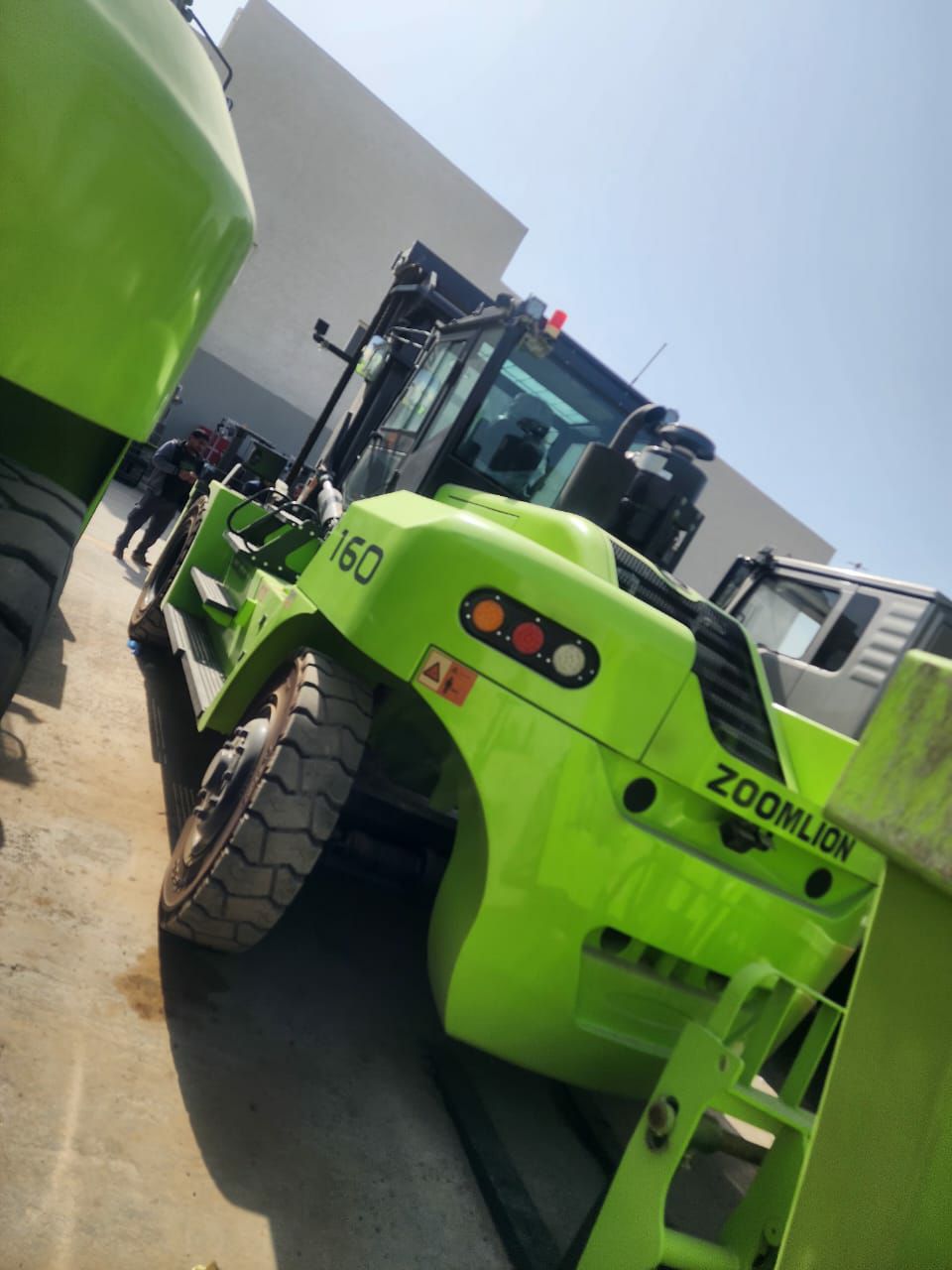 فوركلفت 5طن للإيجار في الدمام – رافعة شوكية 5طن لل