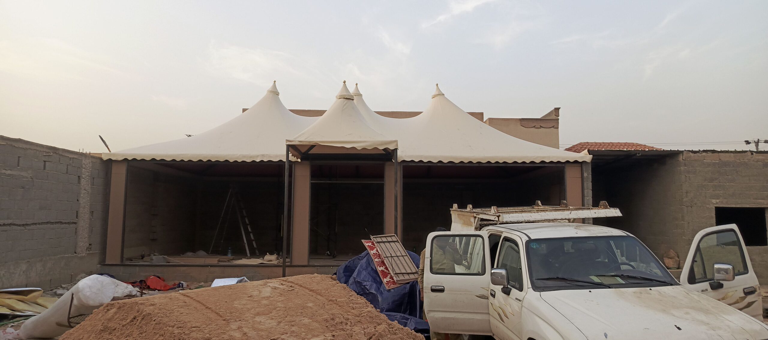 تفاصيل الخيام مظلات سواتر