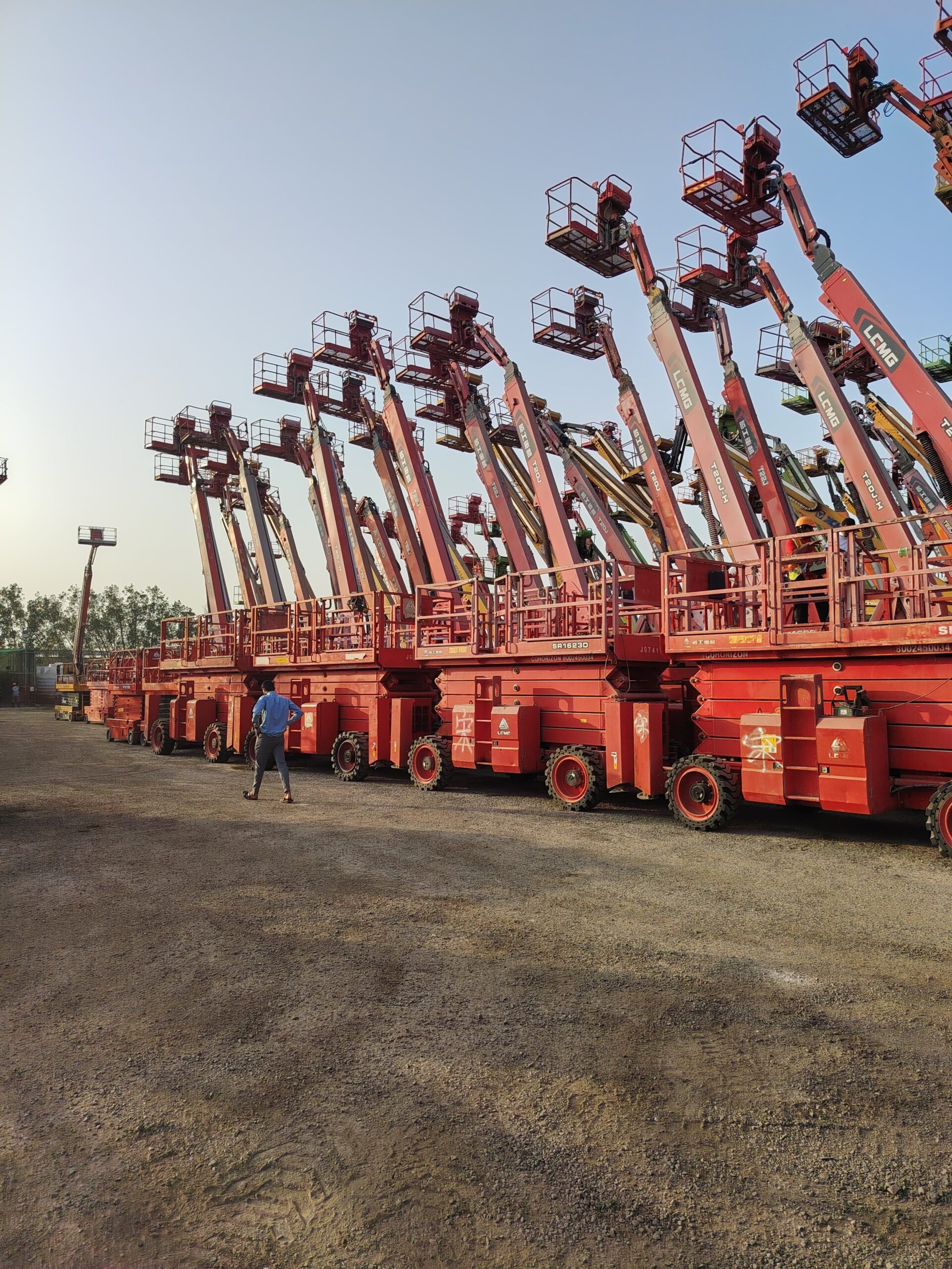 سيزرلفت 12m,14m,10m,8m,6m,16m,18m للايجار .. للتوا