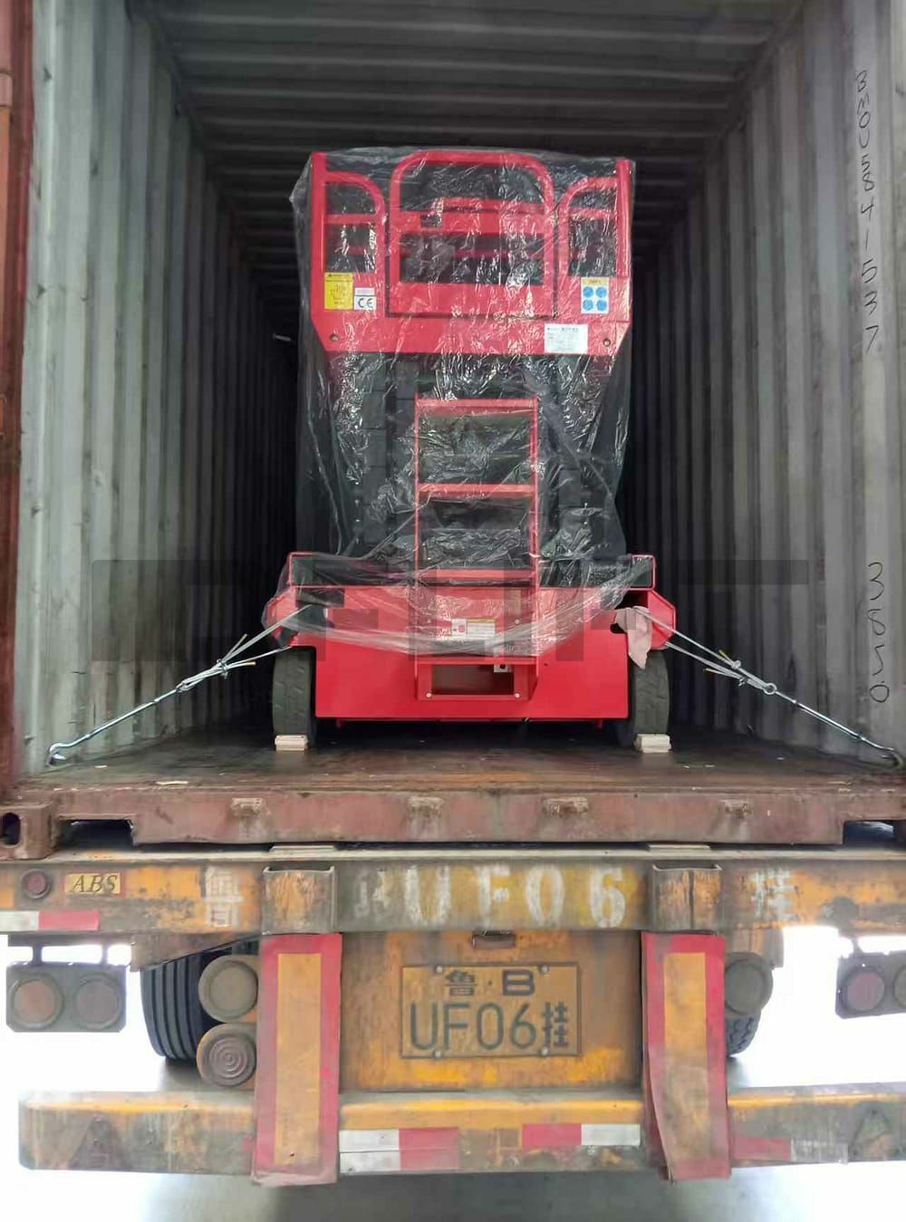 سيزر لفت 12متر 14متر للايجار في جدة و الرياض و الد