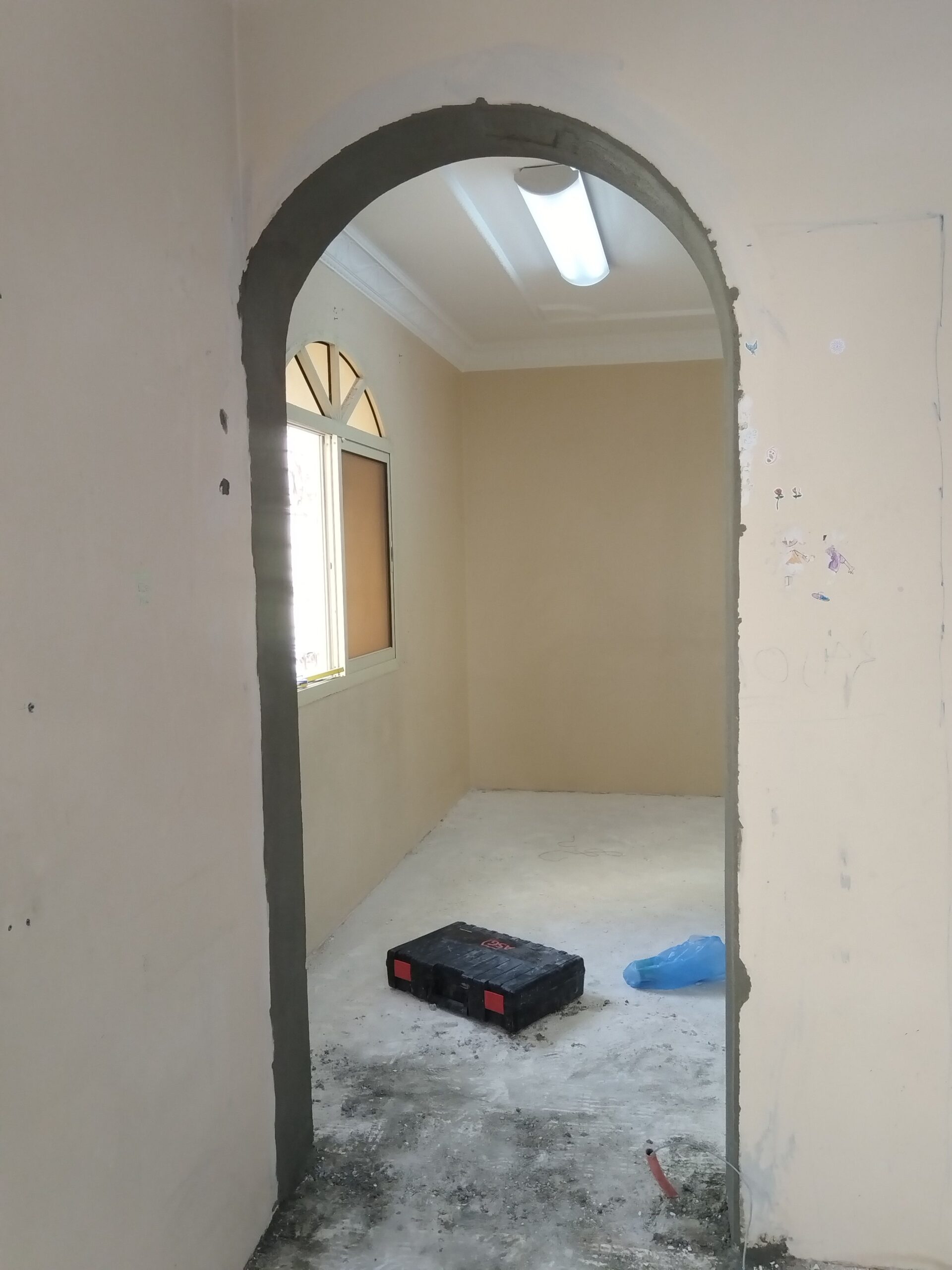 للقص وتكسير الجدارن والبواب