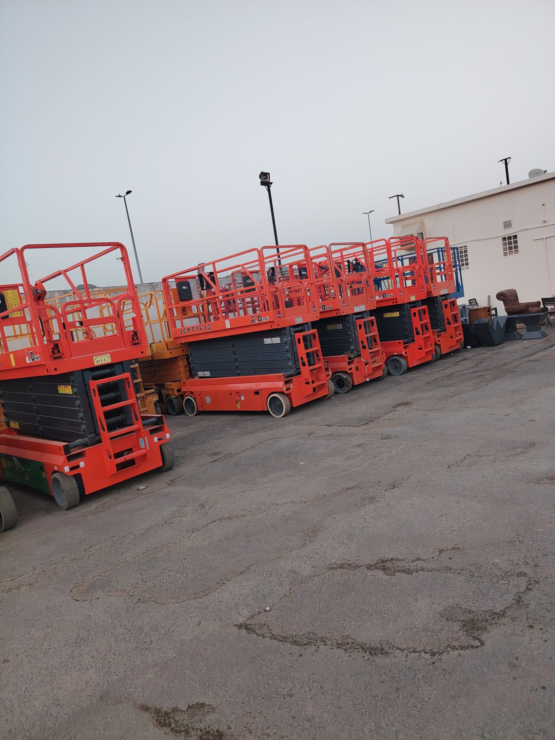 سيزر لفت ومان لفت ورافعات شوكيه