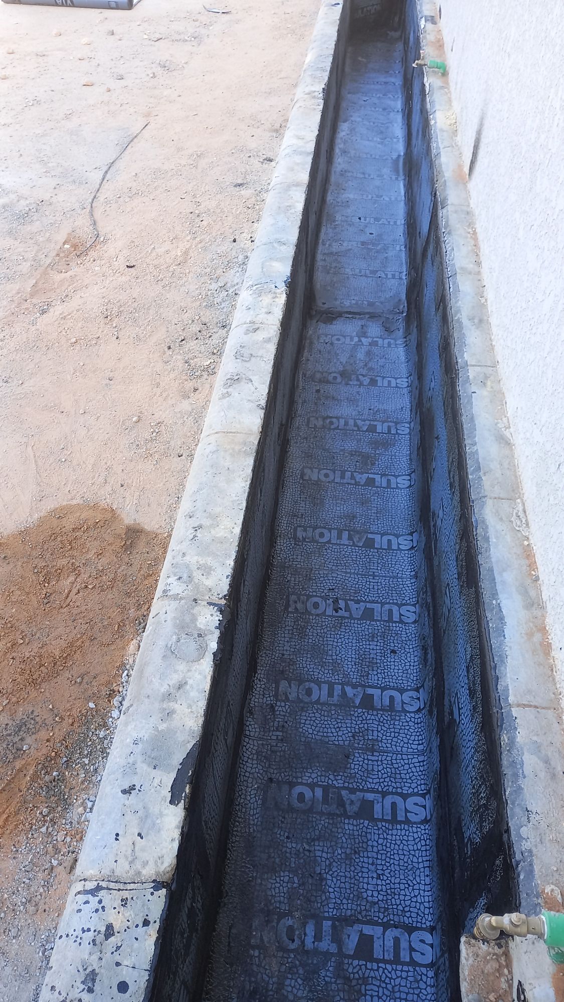 تركيب العوازل جميع العوازل المائيه