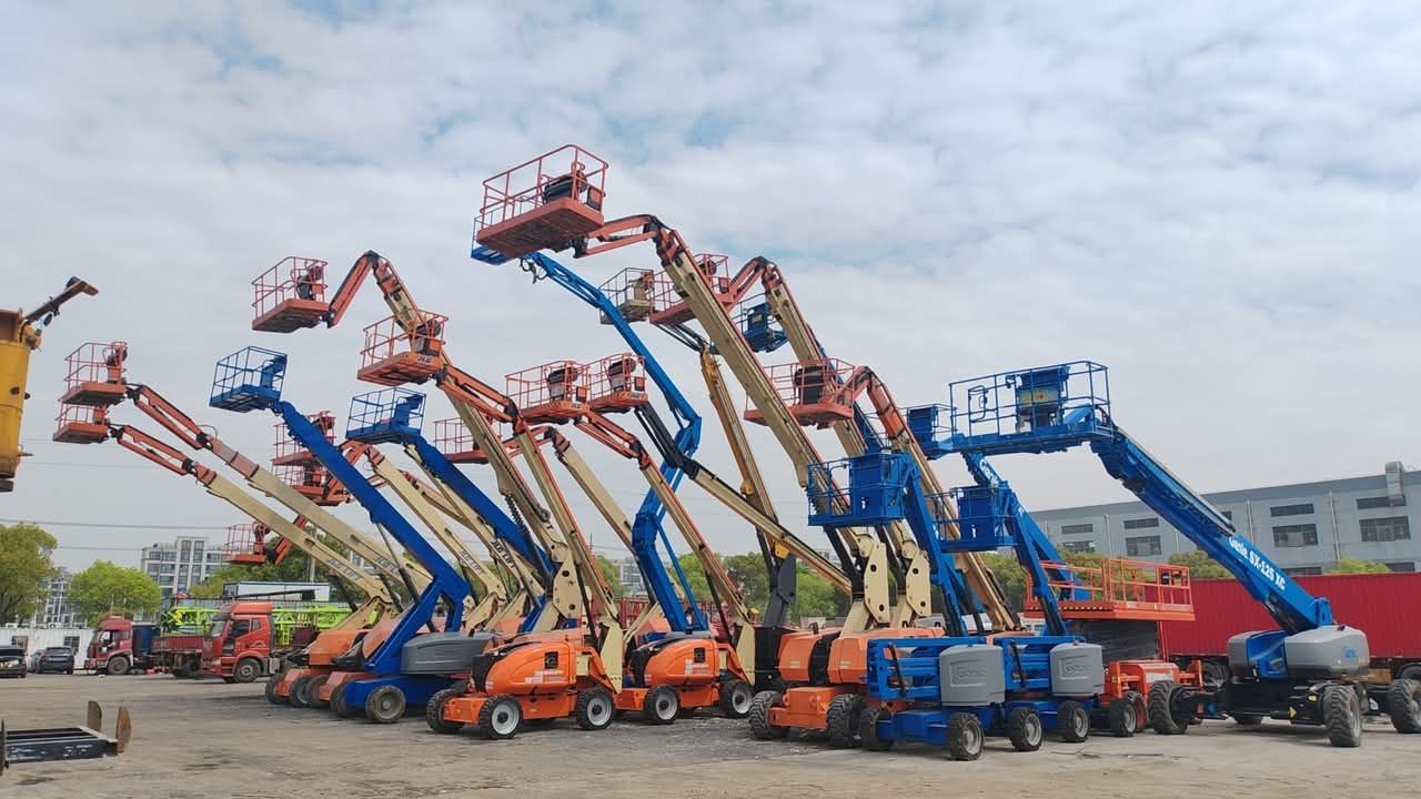 سيزر لفت ومان لفت ورافعات شوكيه وتيليهندلر جي سي ب