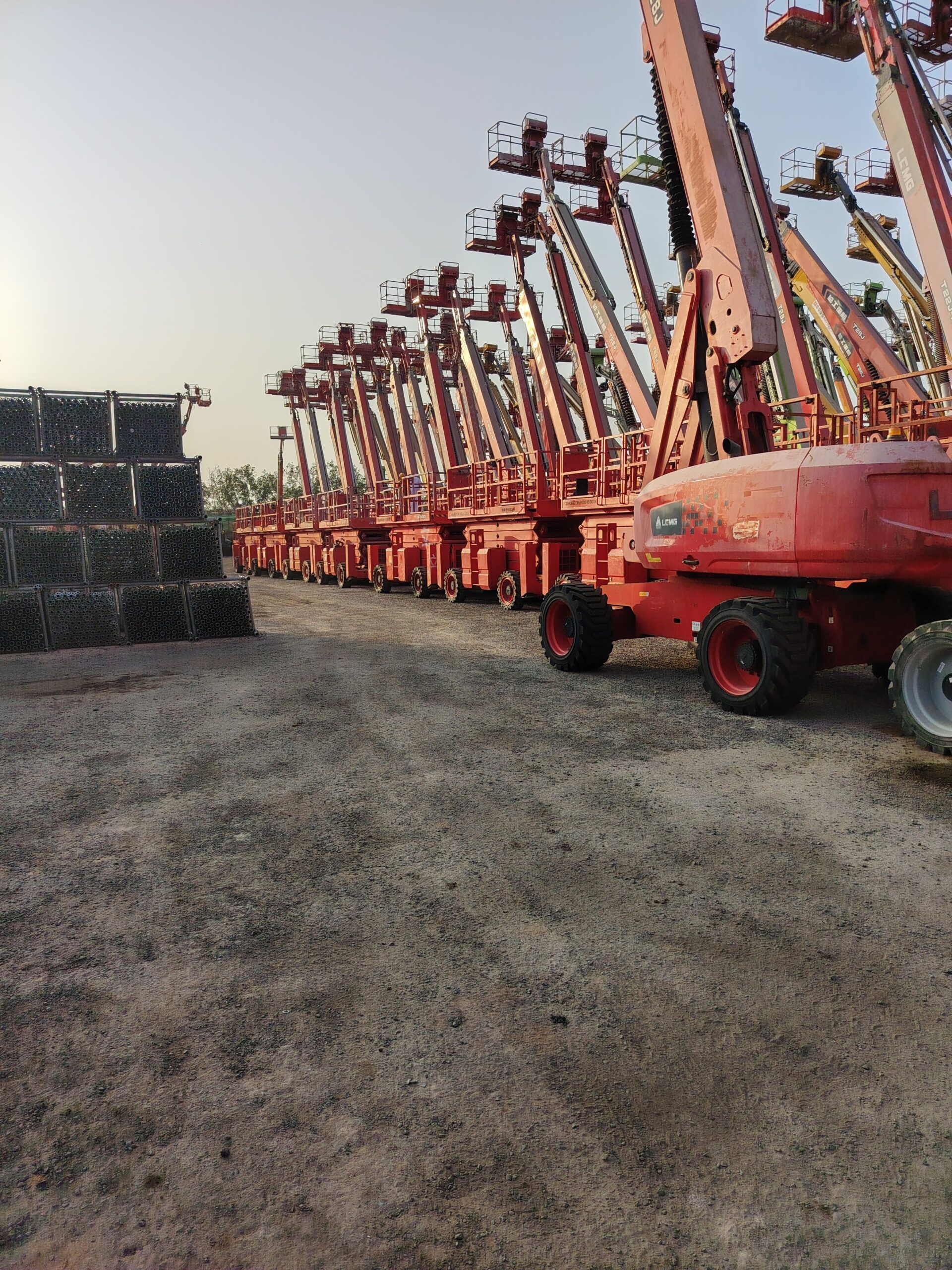 سيزر لفت ومان لفت ورافعات شوكيه scissor lifts and