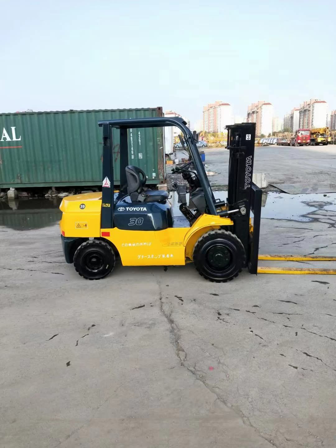 رافعة شوكية لتأجير سيزرلفت مان لفت اللايجار يومي ش