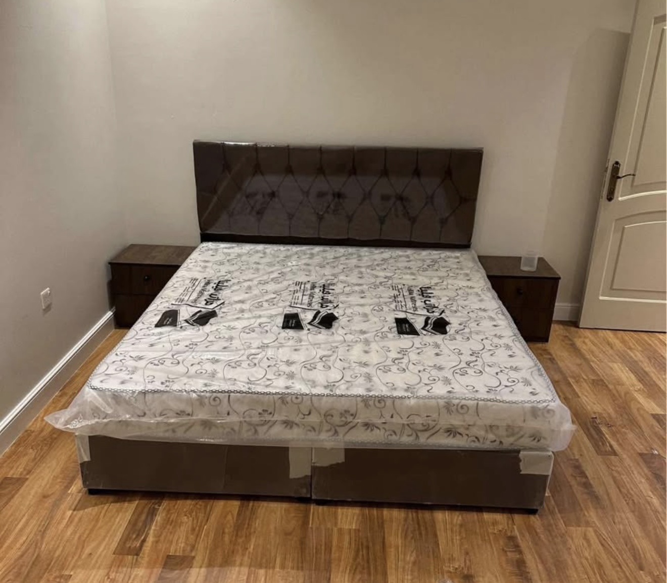 سرير نفرين مع مرتبه موجود ، سرير و مرتبه مقاس ١٨٠*