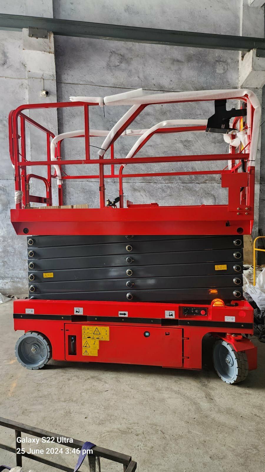 Scissor lift for rental in Jeddah, Dammam, Riyadh