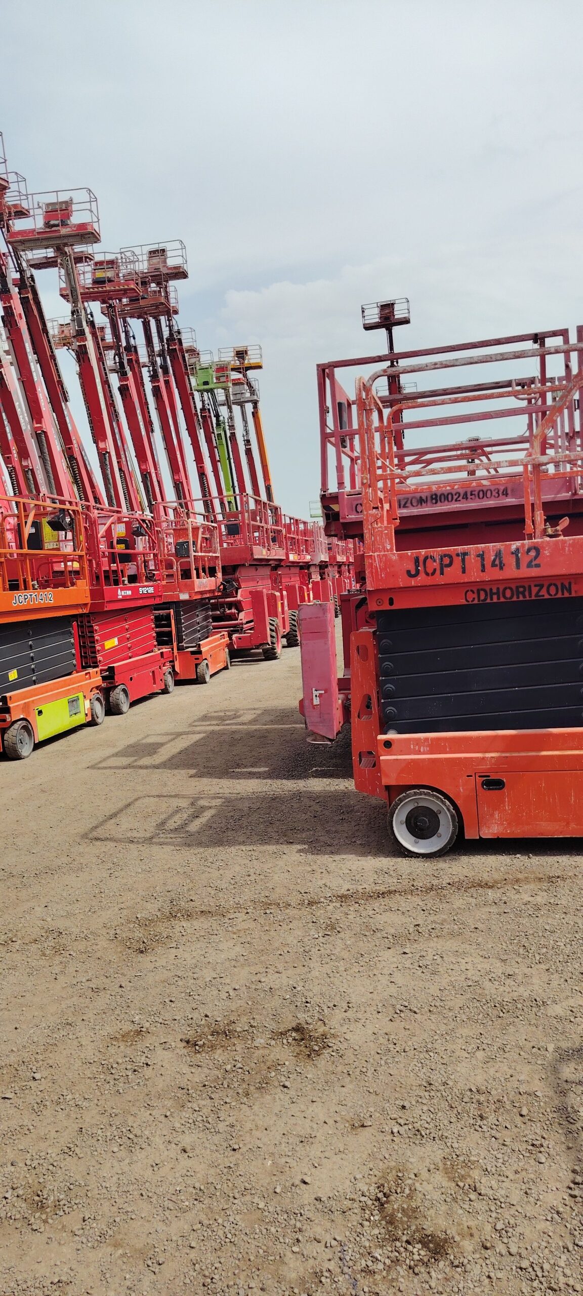 سيزر لفت ومان لفت ورافعات شوكيه وجي سي بي وبوم ترا