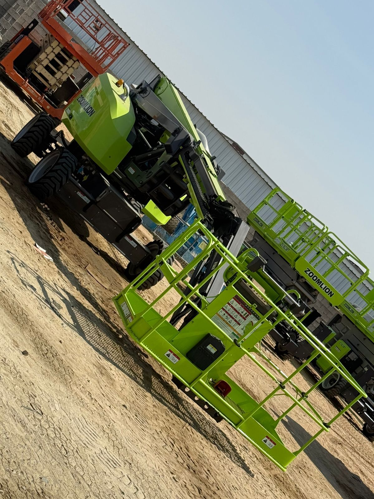 مان لفت وسيزر لفت ورافعات للايجار.. scissor lifts
