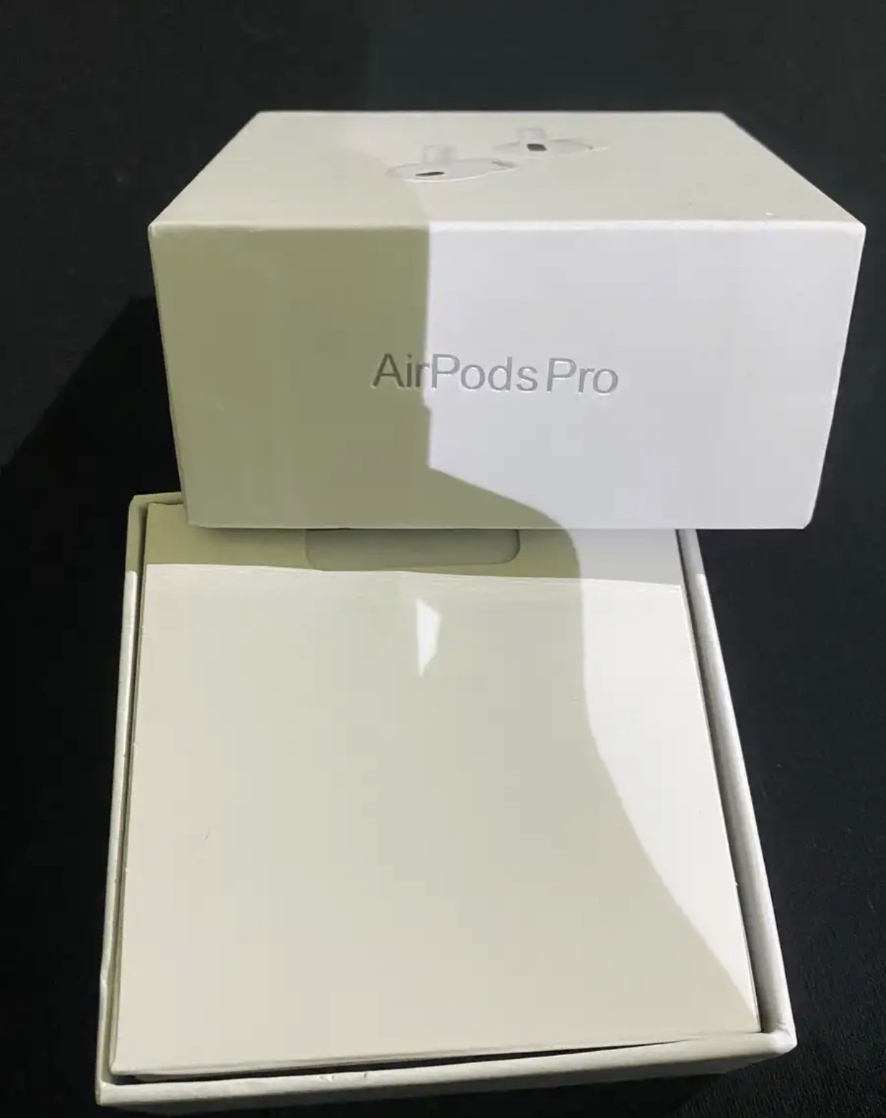 سماعه ايربودز الجيل الثاني جديده بكرتونها امريكيه