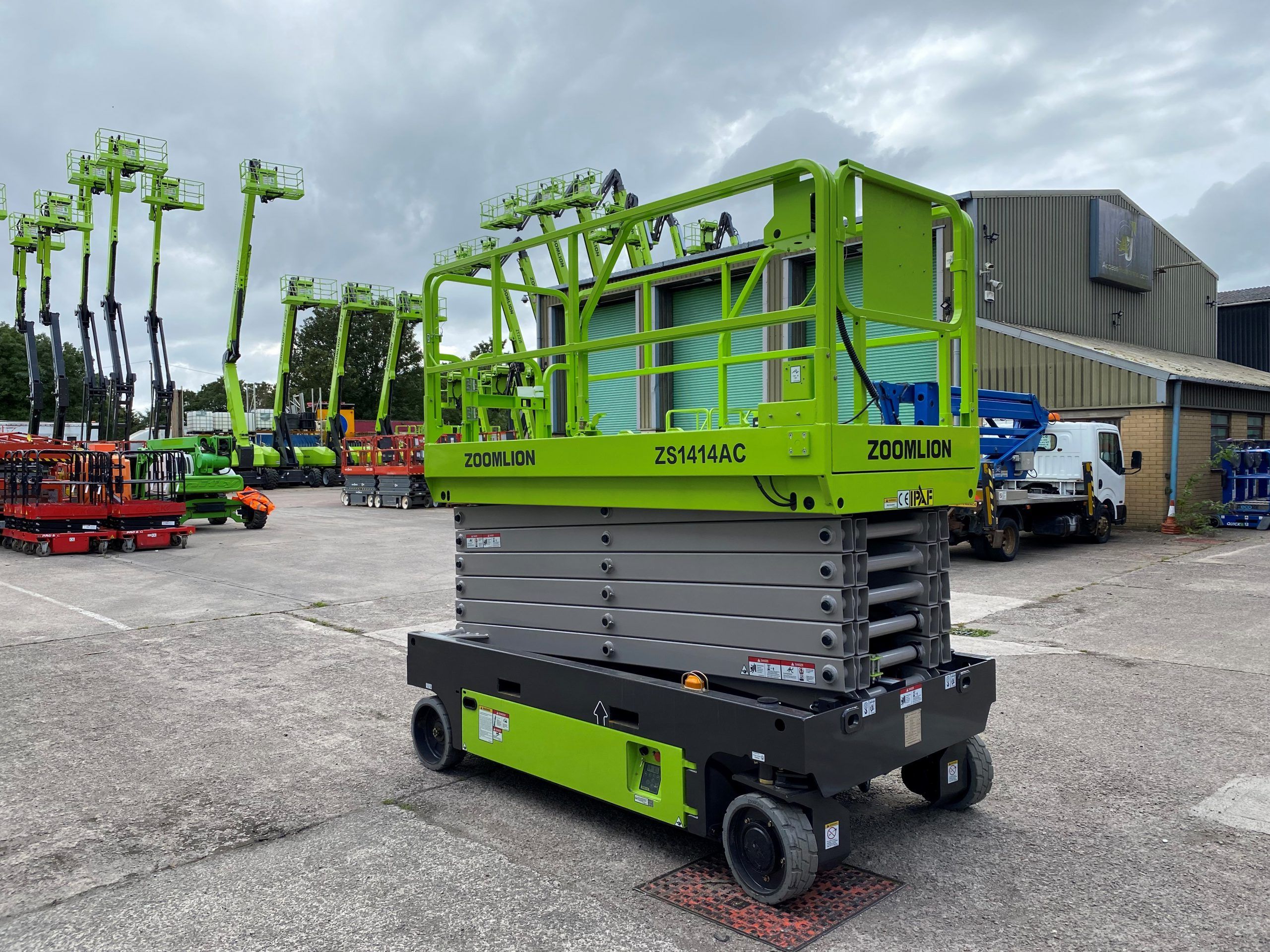 Scissor lift 8meter 10meter for rental in Jeddah