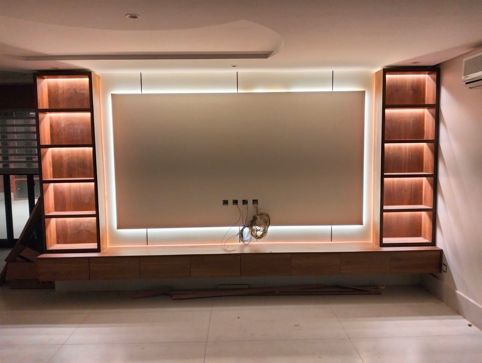 تفصيل مكتبه شاشه جديده