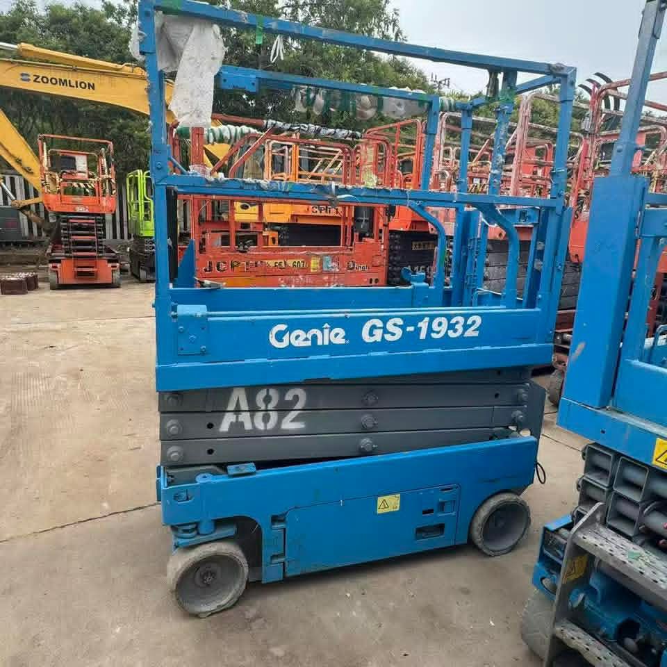 رافعات مقصية سيزرلفت للإيجار في الرياض* 12متر 14مت