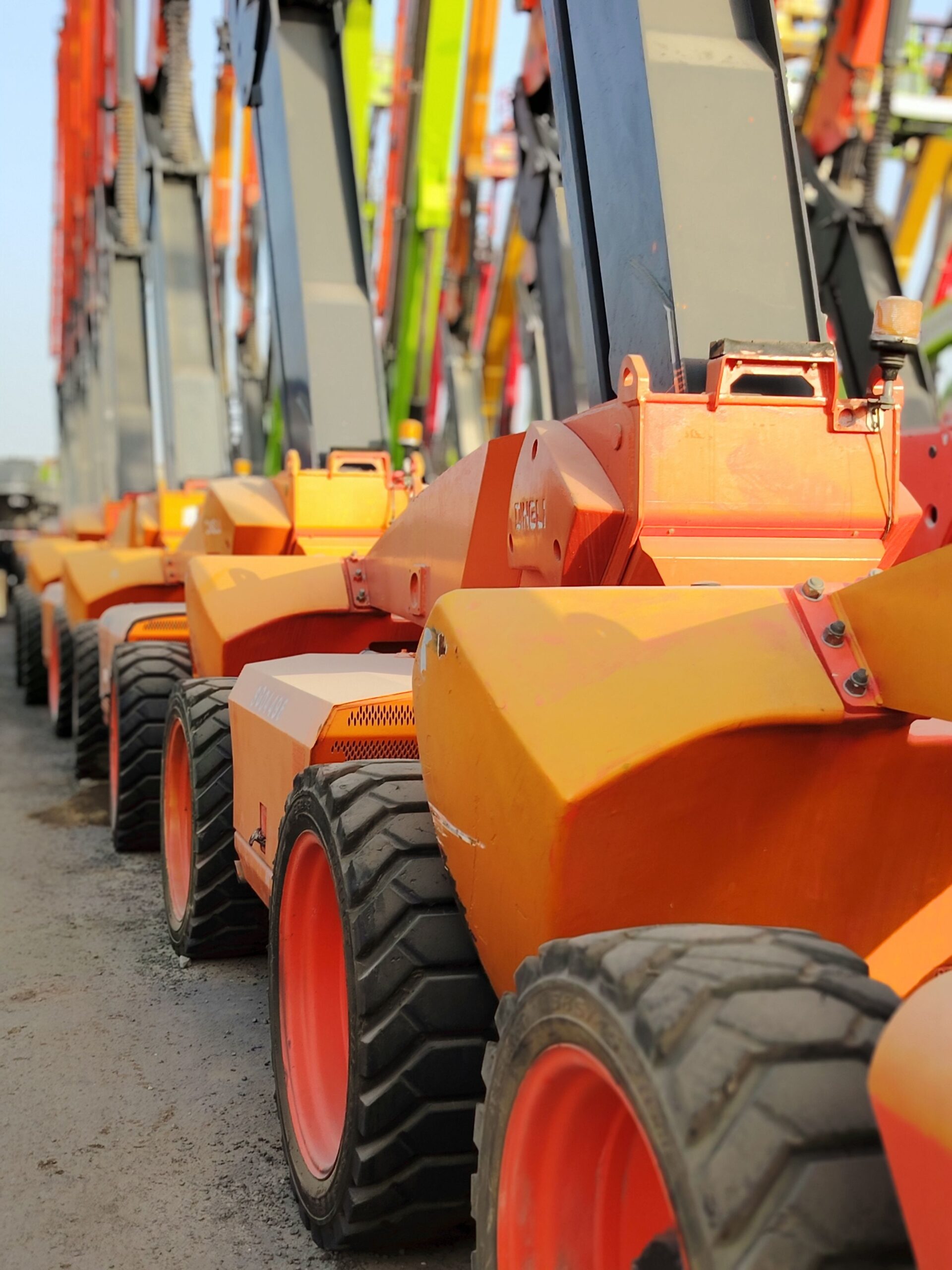 سيزرلفت ومان لفت ورافعات شوكيه وتيليهندلر جي سي بي