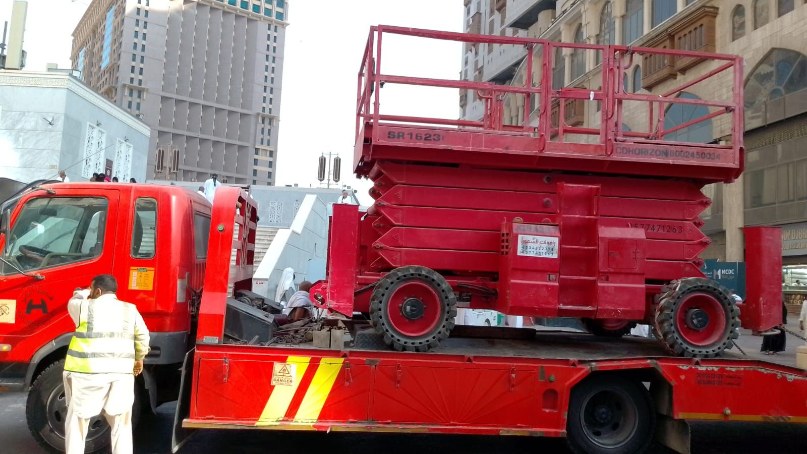 مان لفت وسيزر لفت ورافعات شوكيه وتيليهندلر جي سي ب