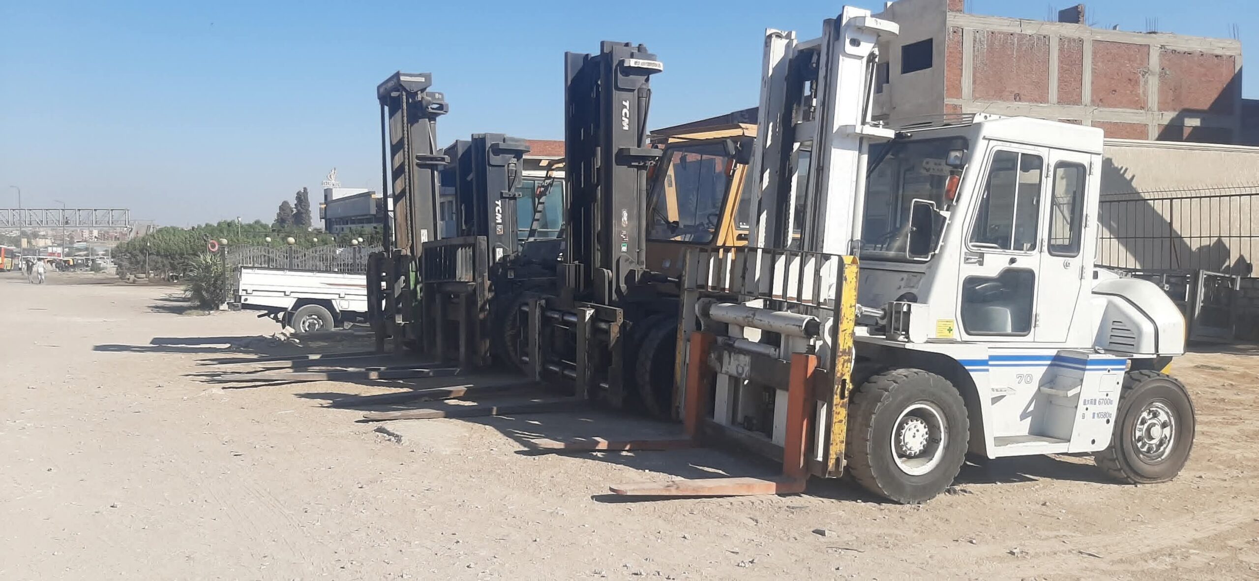 Forklift 3 tons and 4 tons for rent in Jeddah