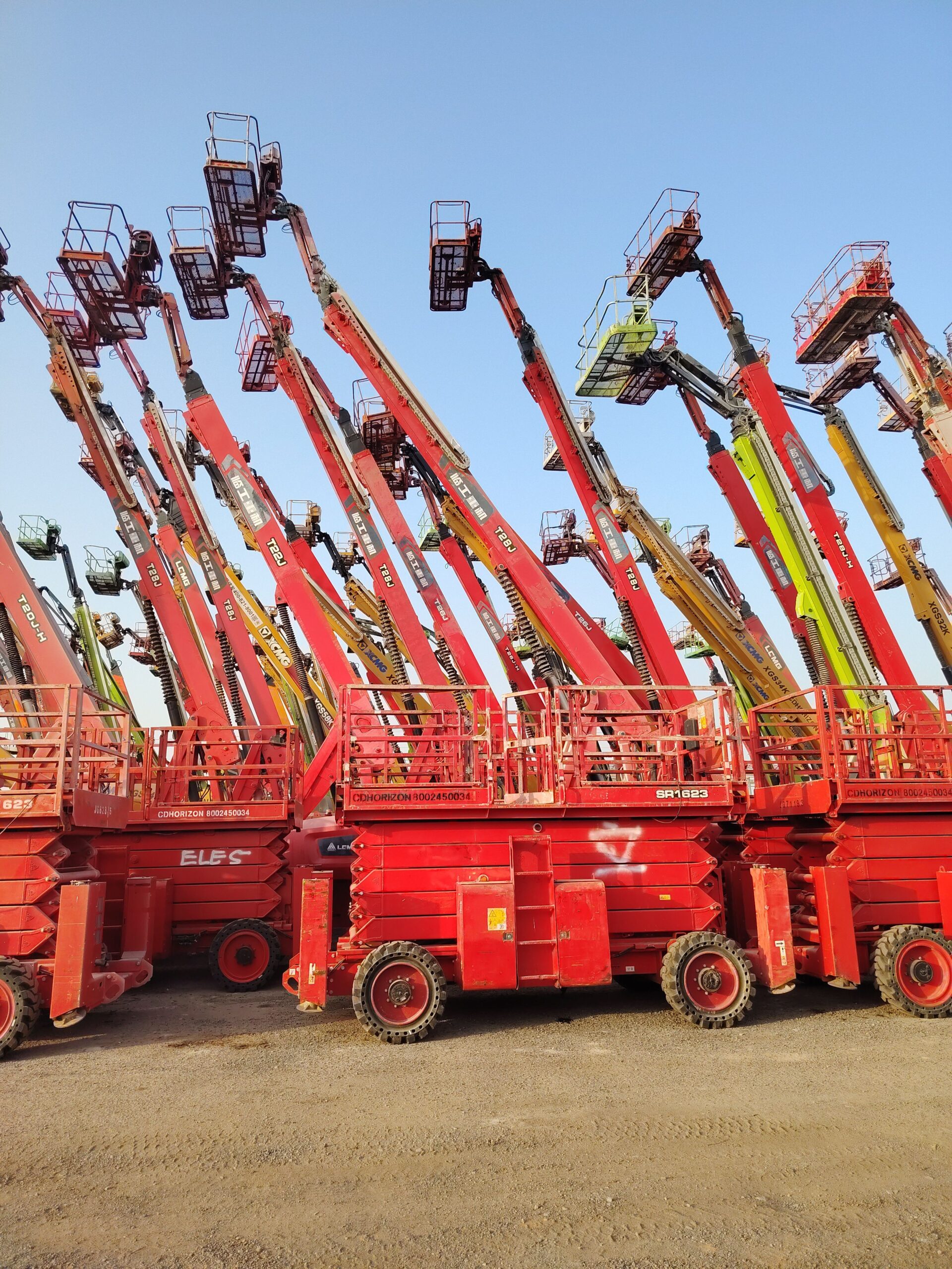 سيزر لفت ومان لفت ورافعات شوكيه وجي سي بي وبوم ترا