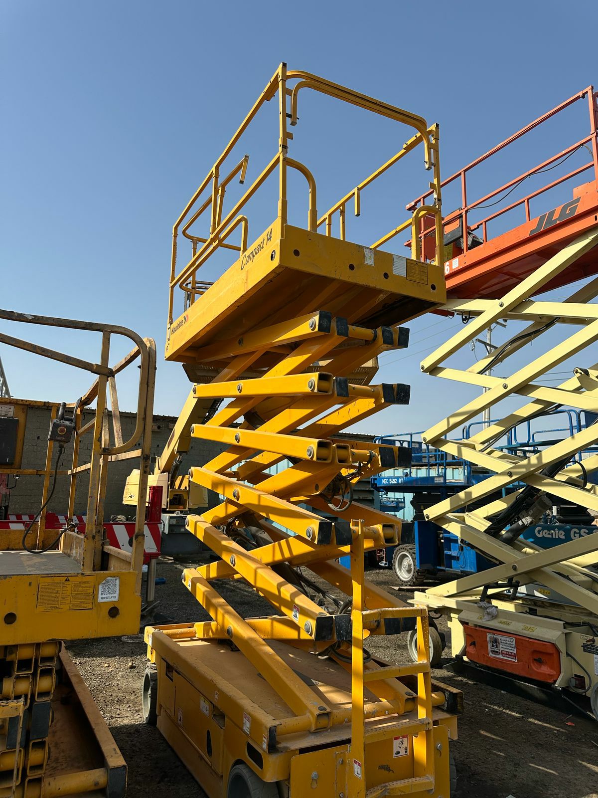 Scissorlifts Manlifts rental in Dammam,Jeddah, Riy