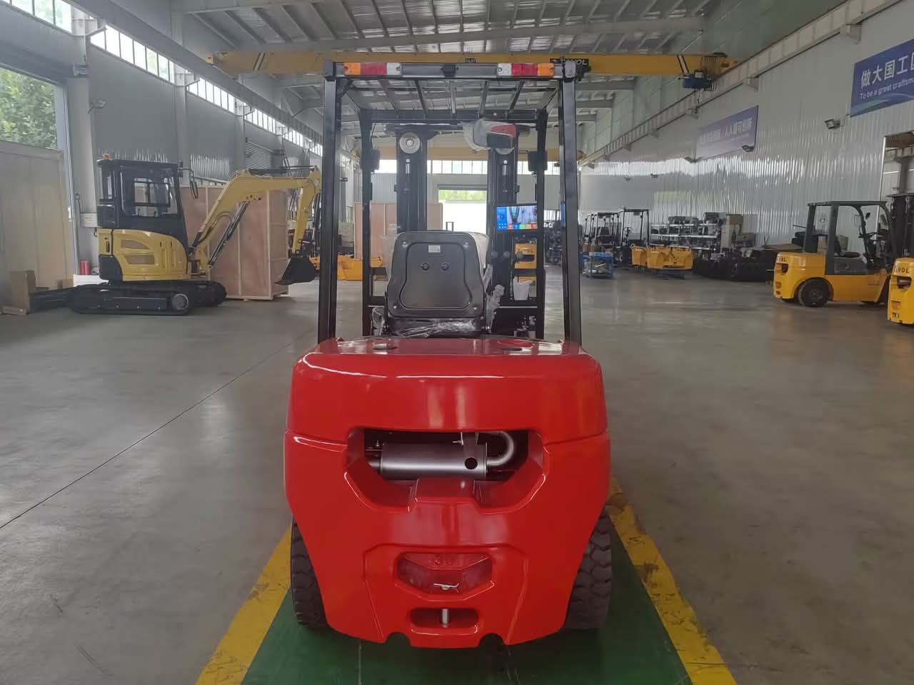 سيزر لفت ومان لفت ورافعات شوكيه وتيليهندلر جي سي ب