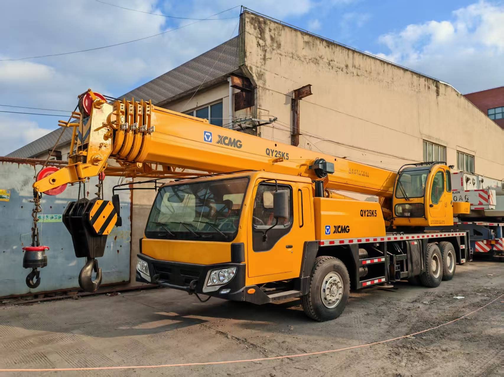 رافعة شوكية كرينات تاورلايت اللايجار يومي وشهري