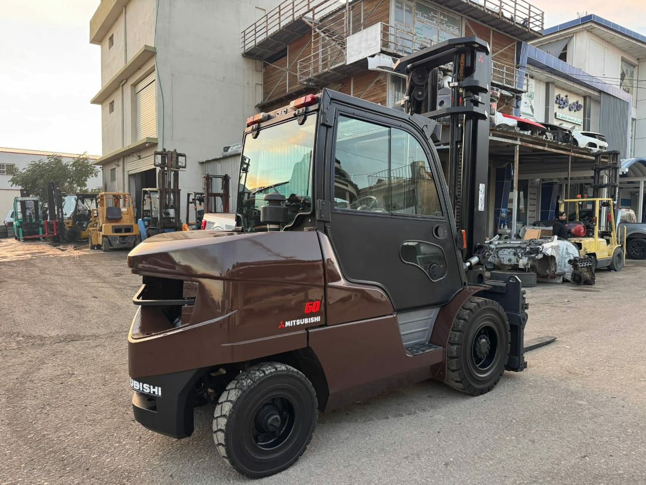 رافعة شوكية 10طن للإيجار في الدمام – يومي اسبوعي ش