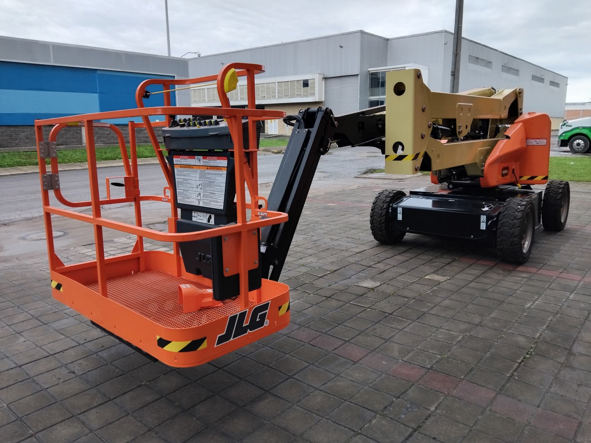 سيزر لفت ومان لفت للايجار.. #scissor_lifts #manlif