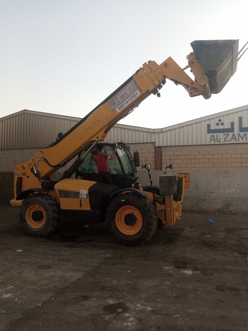 🚜🔥 تأجير جي سي بي تلي هندرات (JCB Telehandler) في