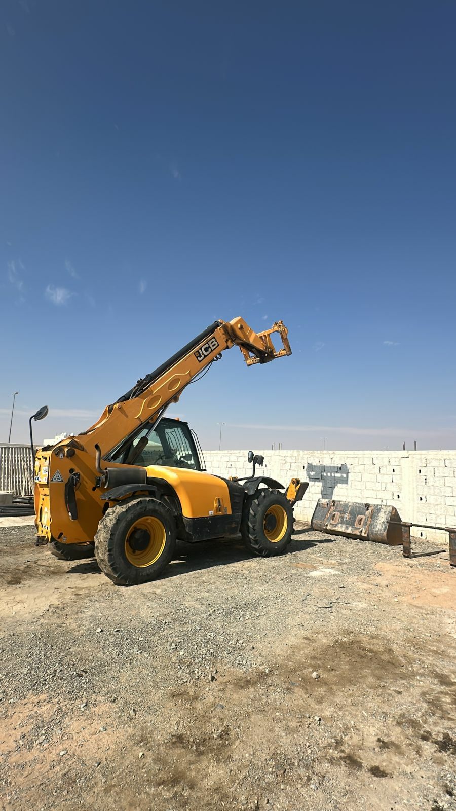 رافعات شوكيه فوركلفت للايجار سيزرلفت مان لفت جي سي