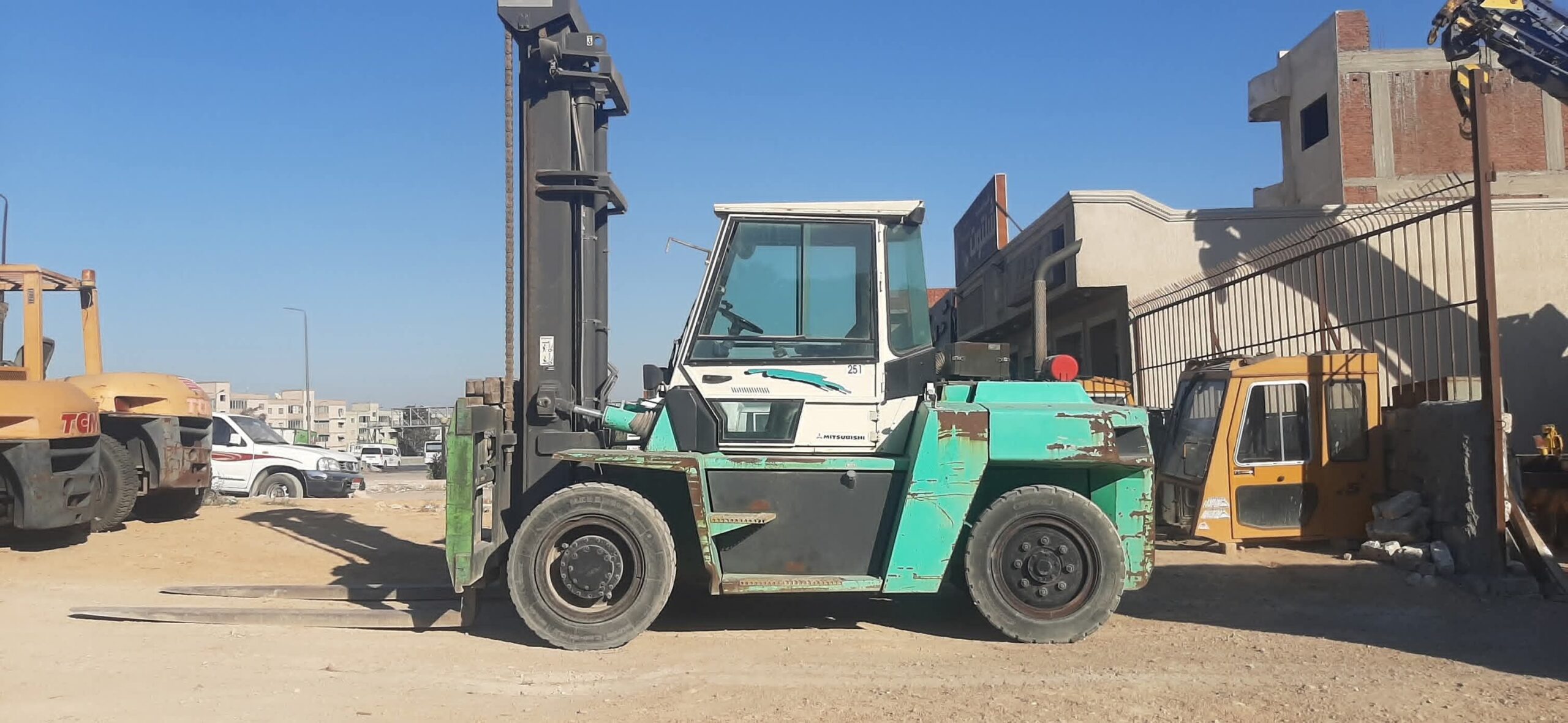 Forklift 3 tons and 4 tons for rent in Jeddah