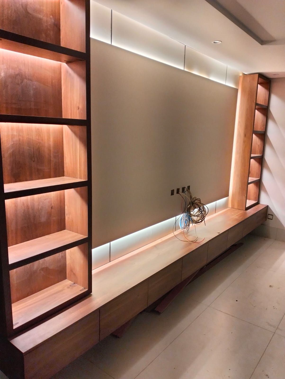 تفصيل مكتبه شاشه جديده