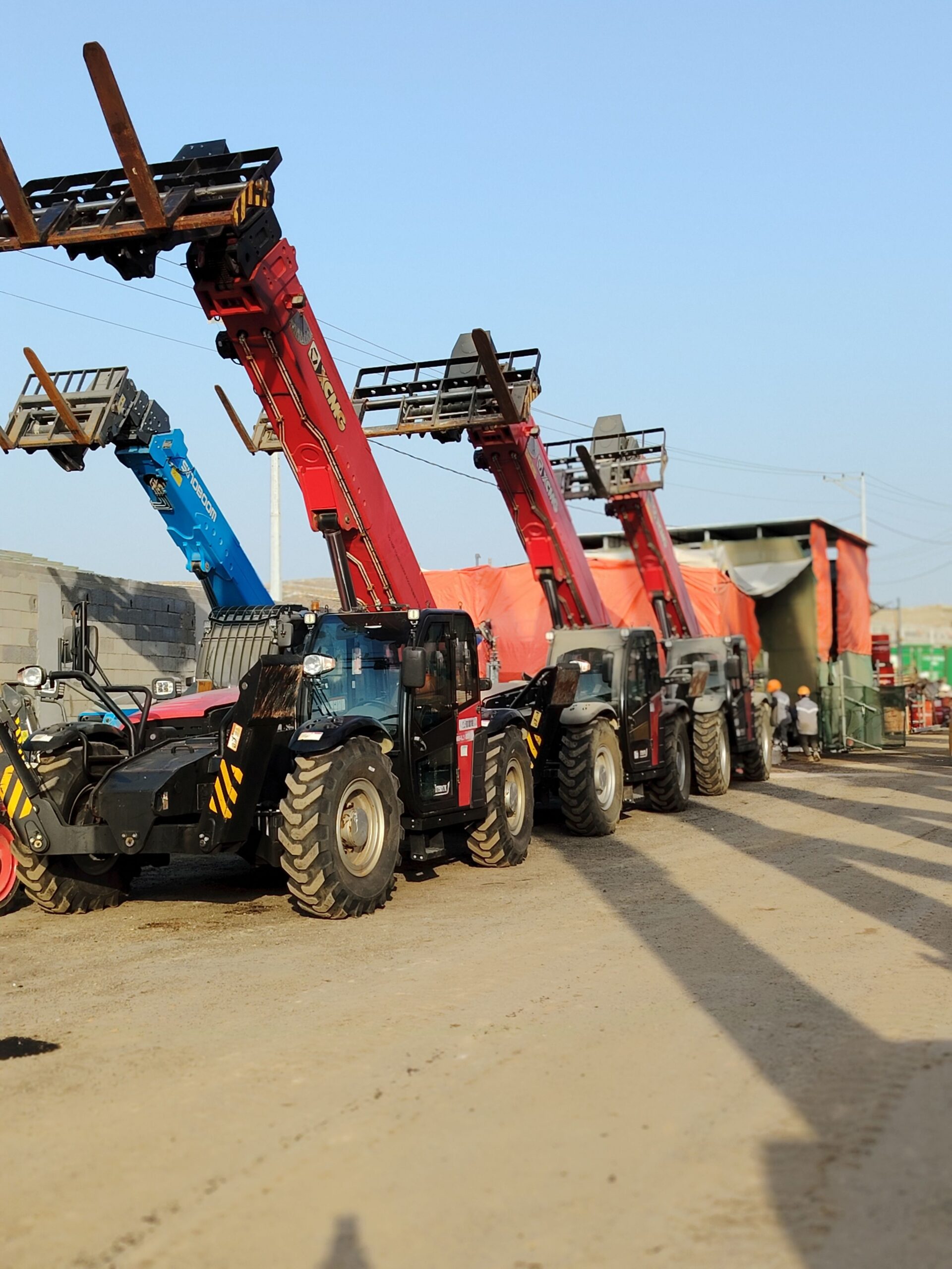 سيزرلفت ومان لفت ورافعات شوكيه وتيليهندلر جي سي بي