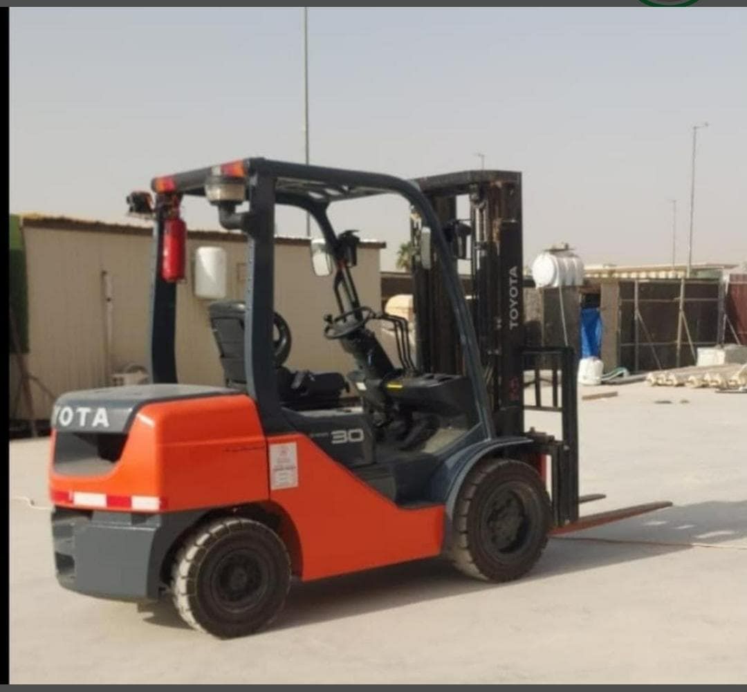 تأجير المعدات الثقيلة والخفيفة رافعات شوكيه فوركلف