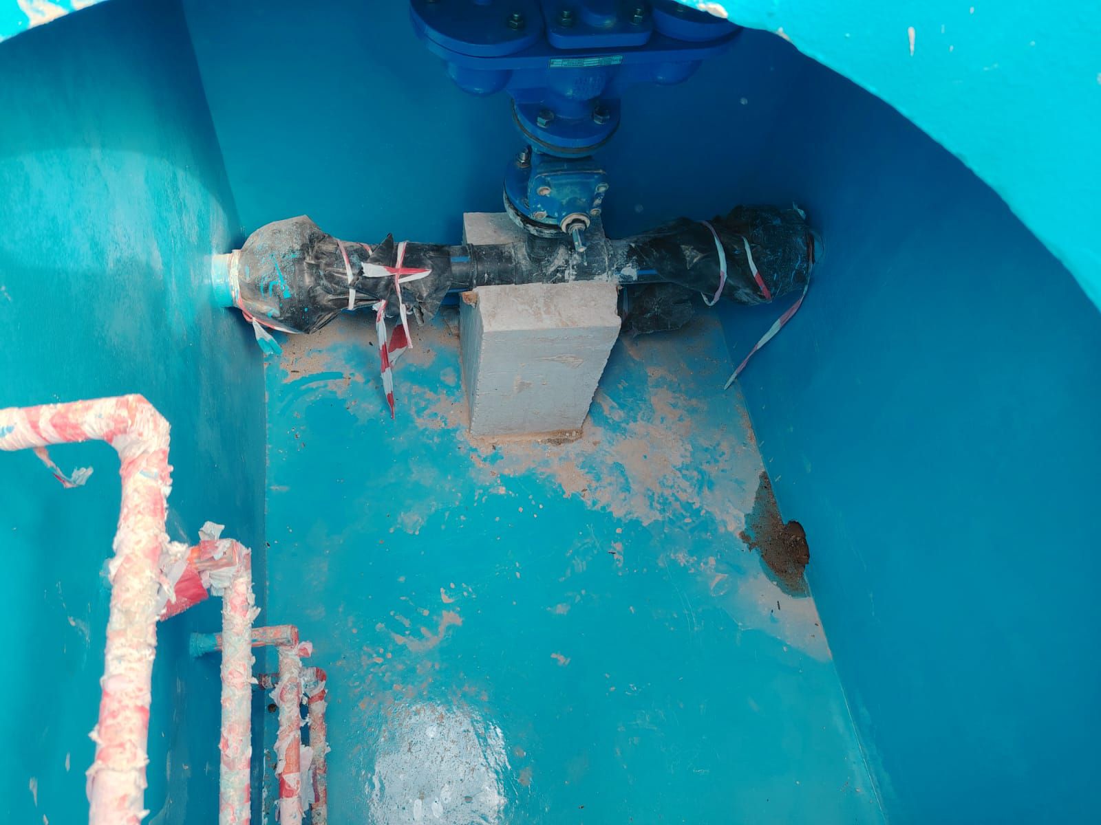 تركيب العوازل جميع العوازل المائيه