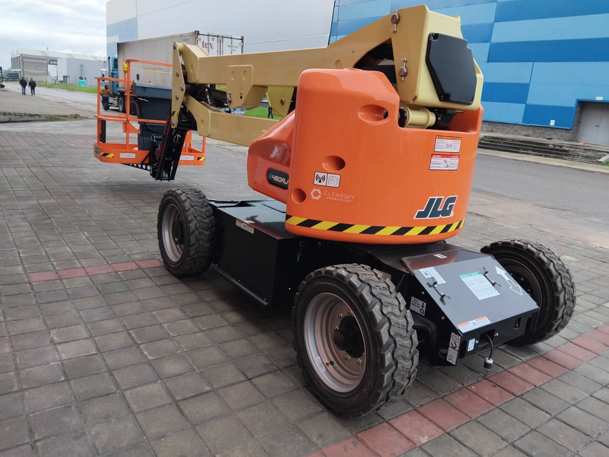 سيزر لفت ومان لفت ورافعات شوكيه وتيليهندلر جي سي ب