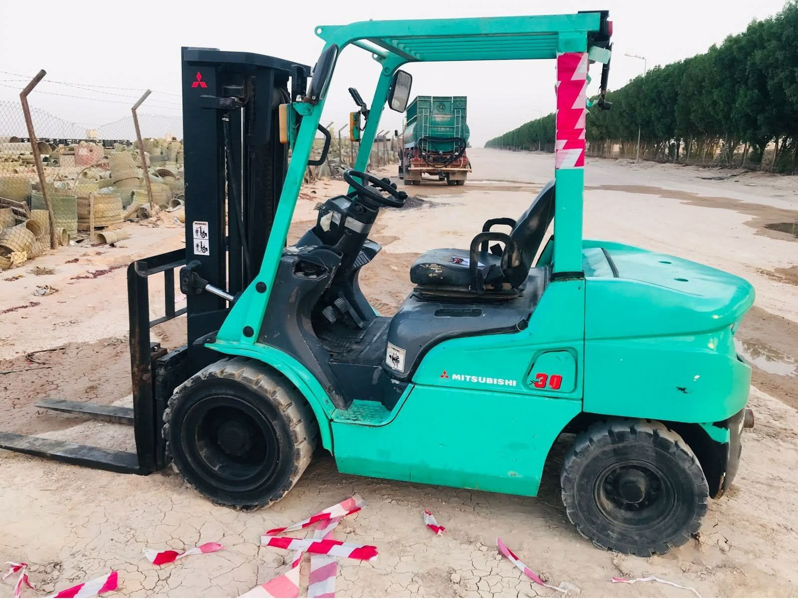 رافعة شوكية 7طن للإيجار في الدمام – يومي اسبوعي شه