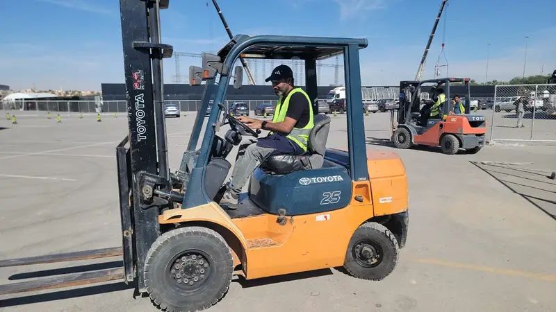 فوركلفت 25طن للأيجار في جدة الرياض الدمام – رافعة