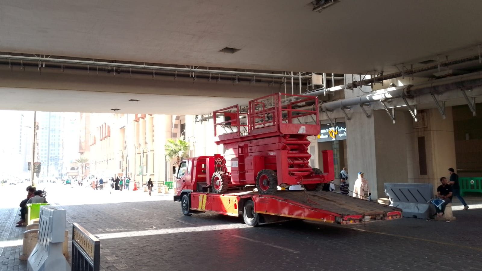 مان لفت وسيزر لفت ورافعات شوكيه وتيليهندلر جي سي ب