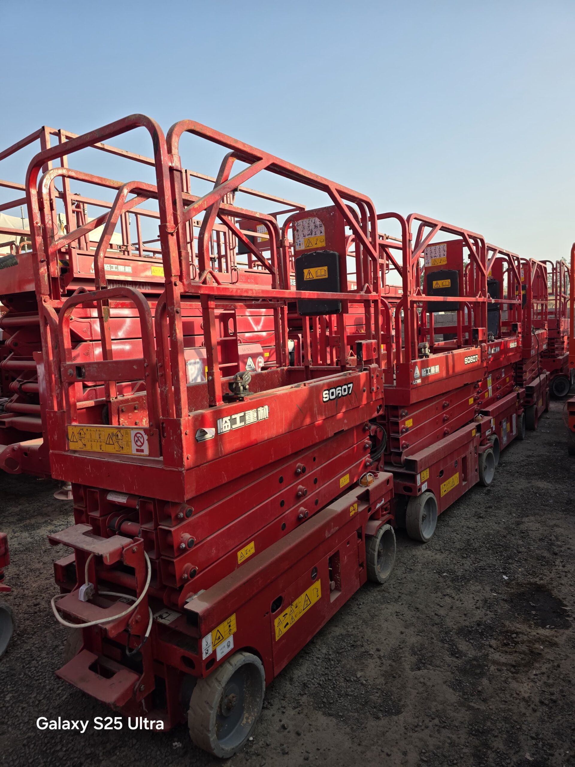 سيزر لفت ومان لفت للايجار… scissor lifts and man