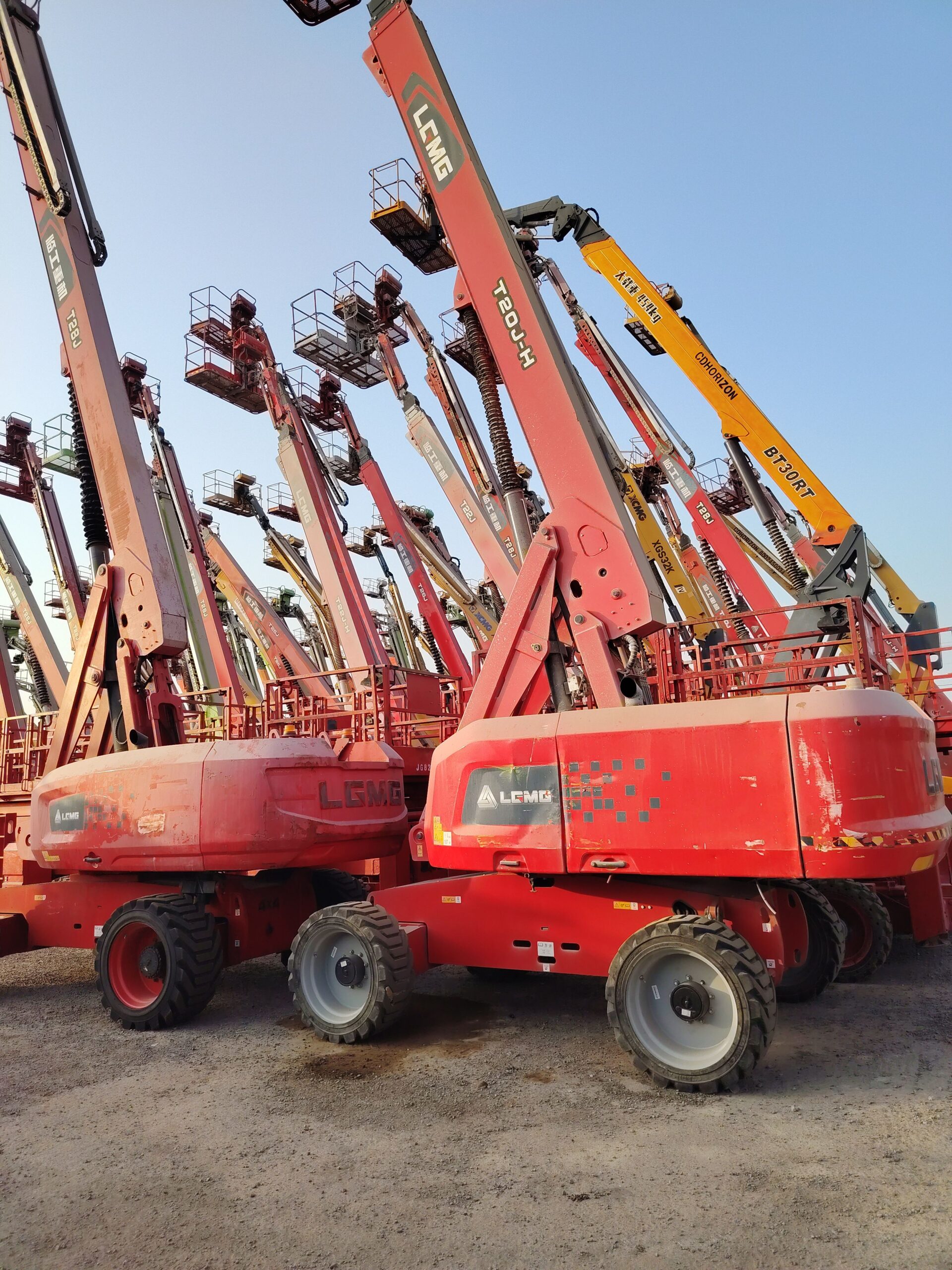 سيزر لفت ومان لفت ورافعات شوكيه scissor lifts and