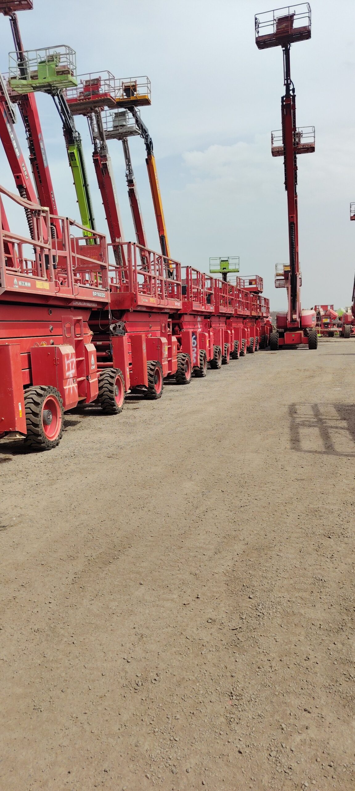 سيزرلفت ومان لفت ورافعات شوكيه وتيليهندلر جي سي بي