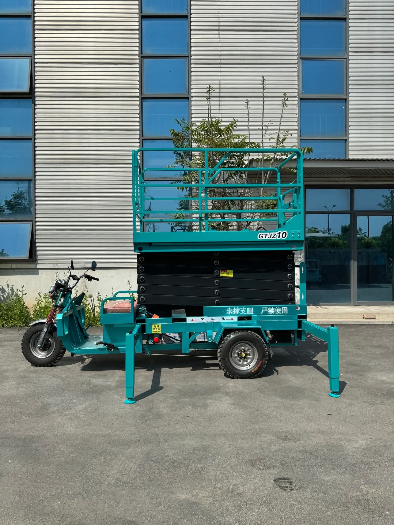 سيزر لفت ومان لفت ورافعات شوكيه وتيليهندلر جي سي ب