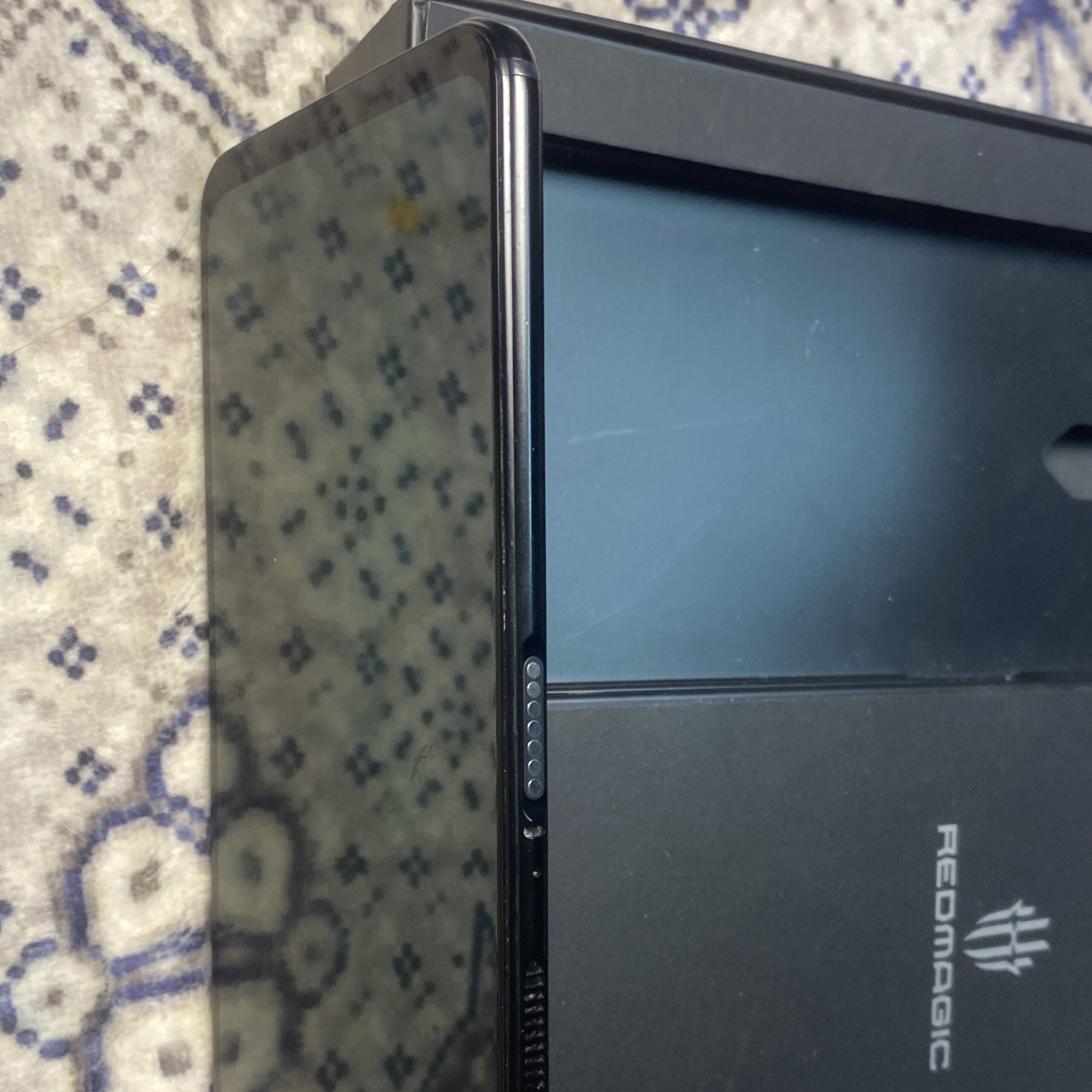 ‏الحائط حائل